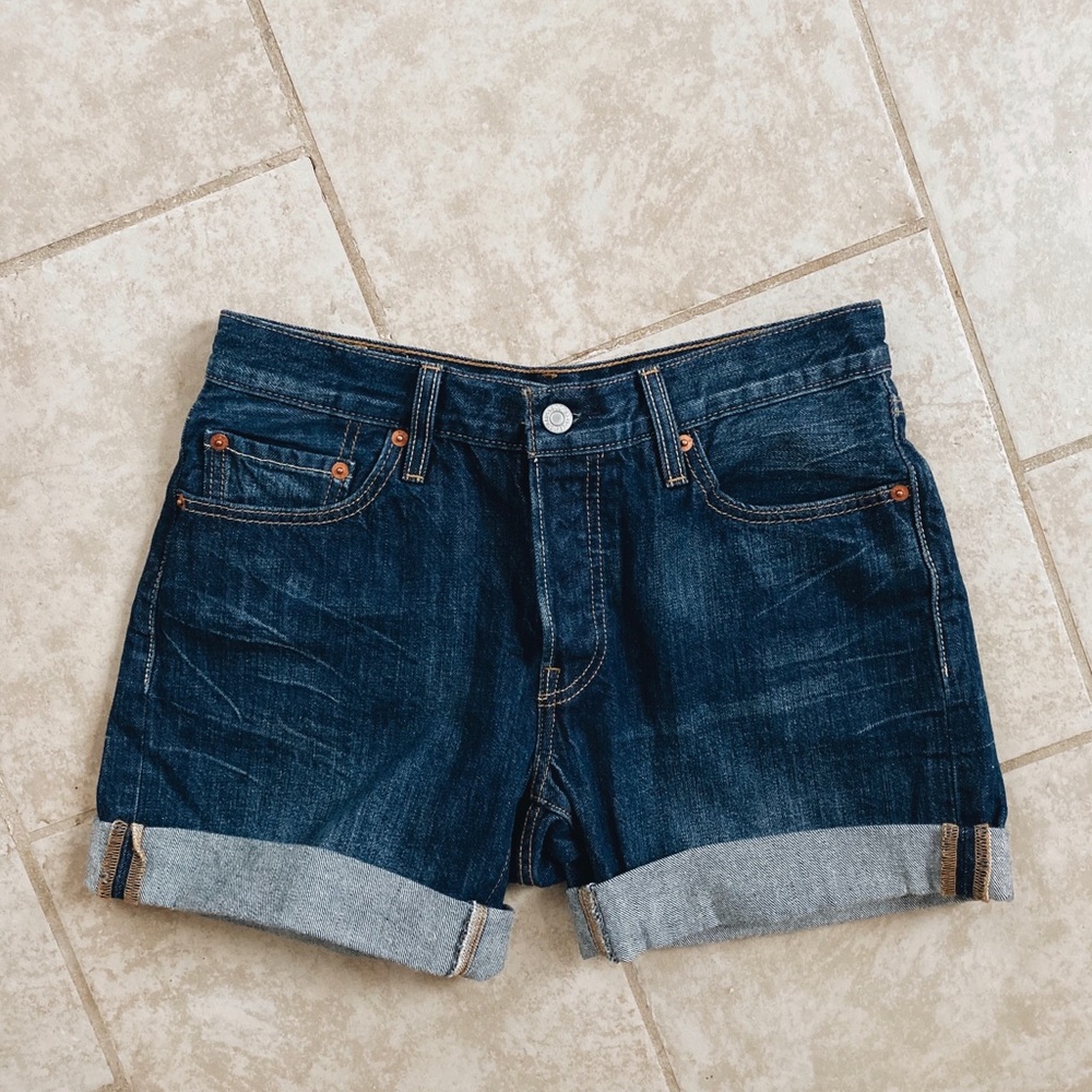 NWOT Levi’s 501 denim cuffed shorts 27